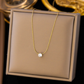 Ceraline – Collana Luminescente con Accento Scintillante