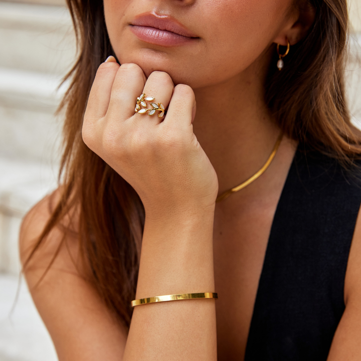 Arden – Anello Foglia Scolpita