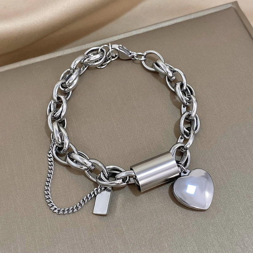 Amoria – Bracciale in Oro con Accento a Cuore