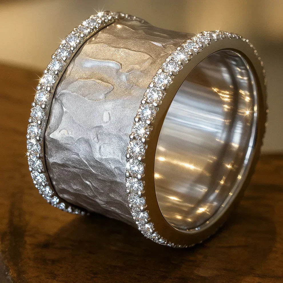 Celia – Anello Dichiarativo in Argento Scolpito