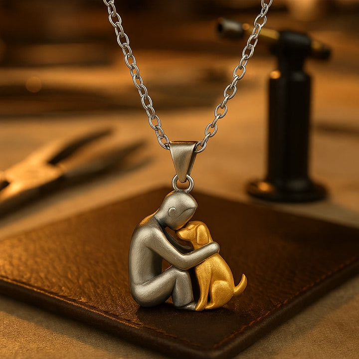 Amora – Collana con pendente a forma di abbraccio con un legame profondo