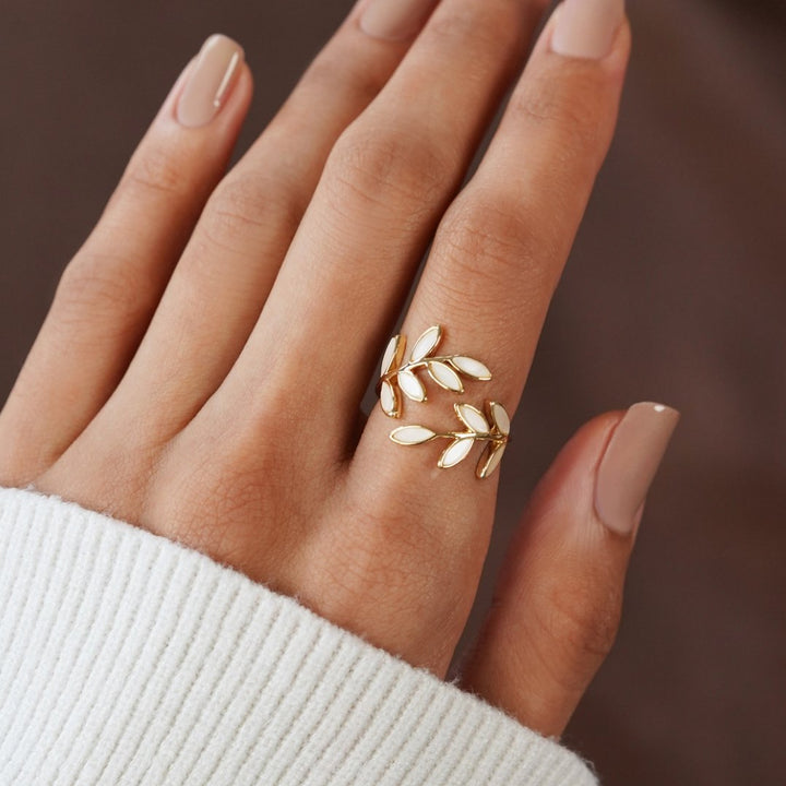 Arden – Anello Foglia Scolpita