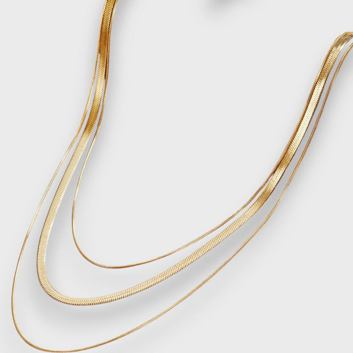 Solenne – Collana a Strati Placcata in Oro